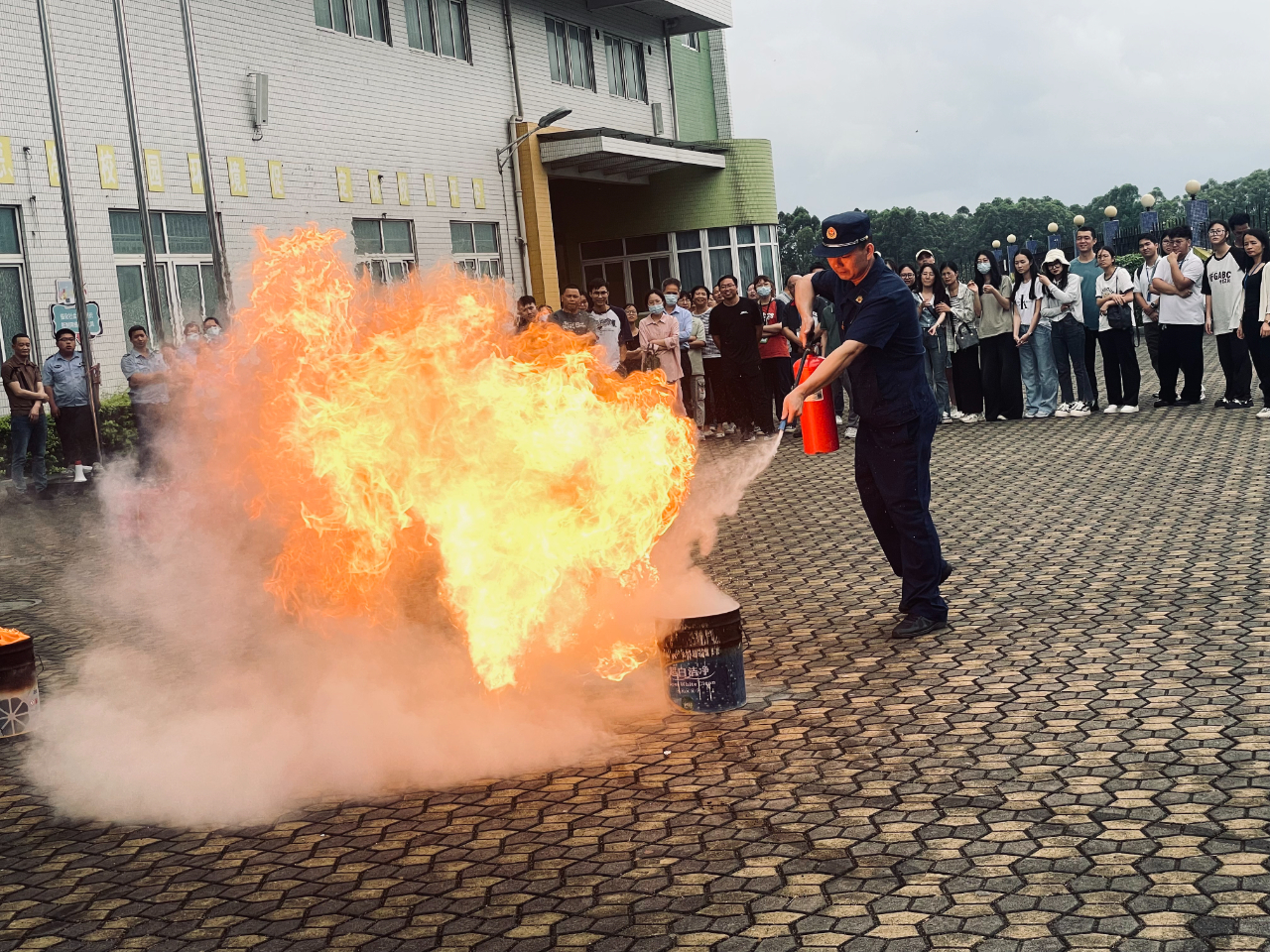 加强消防安全意识，提升火灾应急能力 | 江门雅图仕职业技术学校开展教职工消防安全知识培训